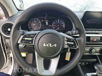 2024 Kia Forte LXS - miniatura 10