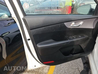 2024 Kia Forte LXS - miniatura 9