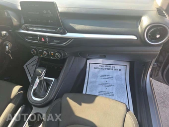 2024 Kia Forte LXS – miniatura 16