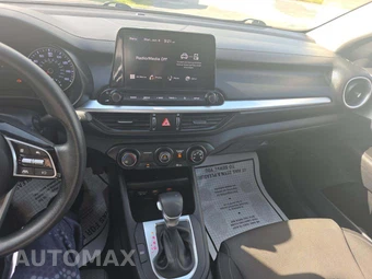2024 Kia Forte LXS – miniatura 7