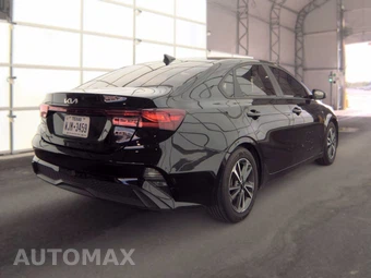 2024 Kia Forte LXS - miniatura 4