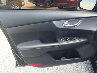 2024 Kia Forte LXS - miniatura 9