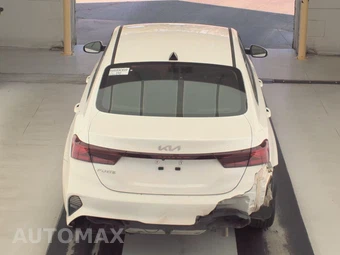 2024 Kia Forte LXS – miniatura 13