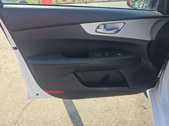 2024 Kia Forte LXS – miniatura 15