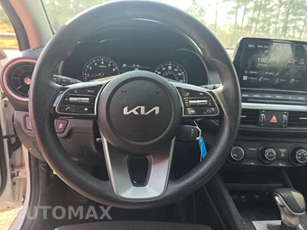 2024 Kia Forte LXS – miniatura 16