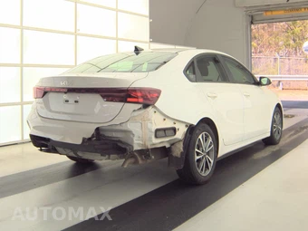 2024 Kia Forte LXS – miniatura 4