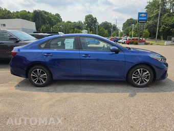 2024 Kia Forte LXS - miniatura 4