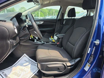 2024 Kia Forte LXS - miniatura 6