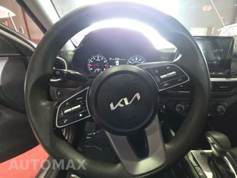 2024 Kia Forte LXS - miniatura 10