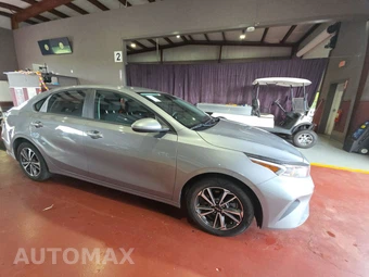 2024 Kia Forte LXS - miniatura 3