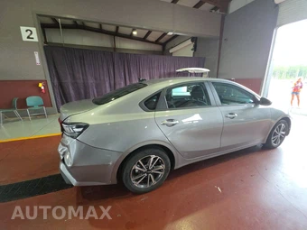 2024 Kia Forte LXS - miniatura 4