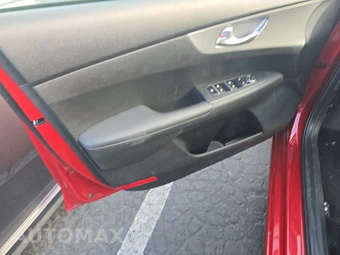 2024 Kia Forte LXS - miniatura 9