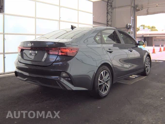 2024 Kia Forte LXS – miniatura 4