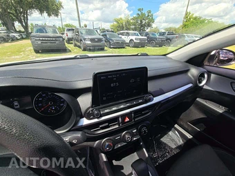 2024 Kia Forte LXS - miniatura 10