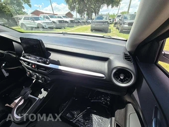 2024 Kia Forte LXS - miniatura 19