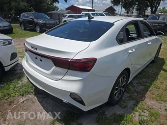 2024 Kia Forte LXS - miniatura 3