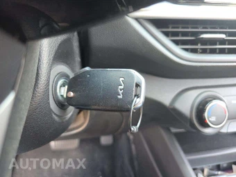 2024 Kia Forte LXS – miniatura 5