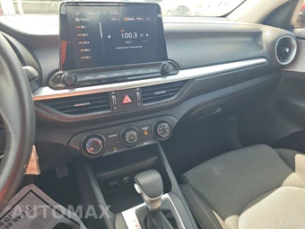 2024 Kia Forte LXS – miniatura 11