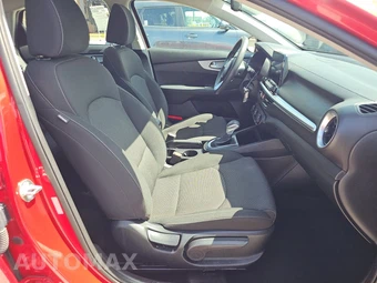 2024 Kia Forte LXS – miniatura 8