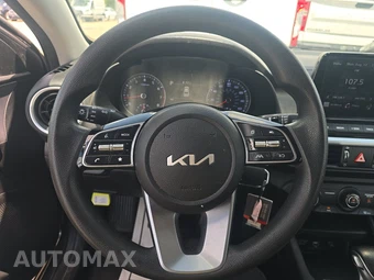 2024 Kia Forte LXS - miniatura 10
