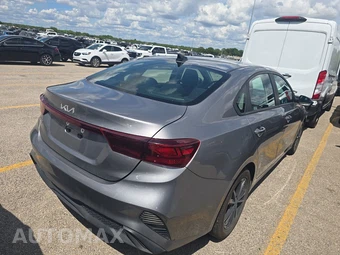 2024 Kia Forte LXS - miniatura 4