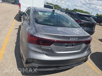 2024 Kia Forte LXS - miniatura 5