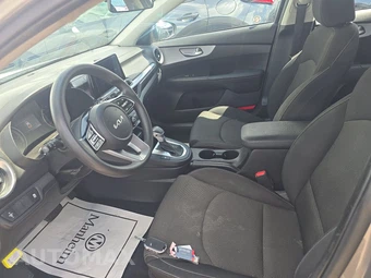 2024 Kia Forte LXS - miniatura 7