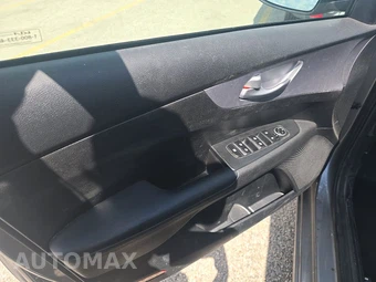 2024 Kia Forte LXS - miniatura 9