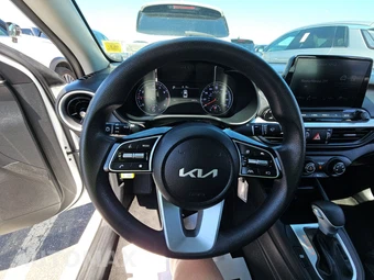 2024 Kia Forte LXS - miniatura 10