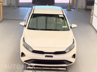 2024 Kia Forte LXS - miniatura 2