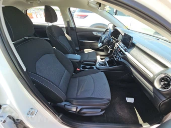 2024 Kia Forte LXS - miniatura 8