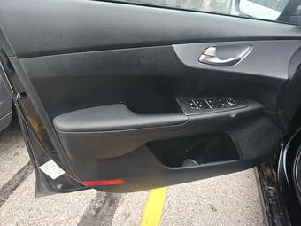 2024 Kia Forte LXS - miniatura 9