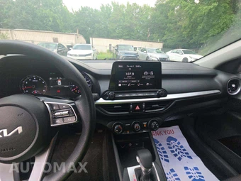 2024 Kia Forte LXS – miniatura 10