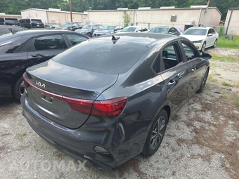 2024 Kia Forte LXS – miniatura 3