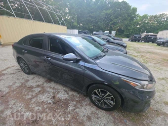 2024 Kia Forte LXS – miniatura 4