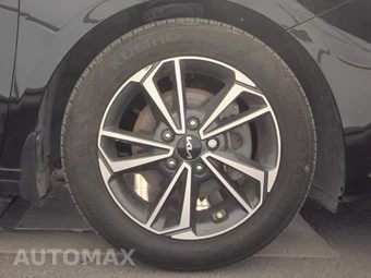 2024 Kia Forte LXS – miniatura 10