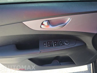 2024 Kia Forte LXS – miniatura 15