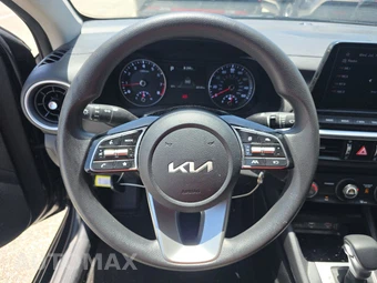 2024 Kia Forte LXS – miniatura 16
