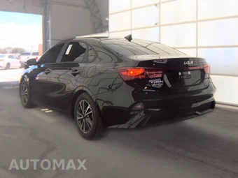 2024 Kia Forte LXS – miniatura 8
