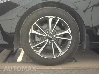 2024 Kia Forte LXS – miniatura 9