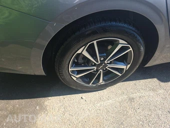 2024 Kia Forte LXS - miniatura 10