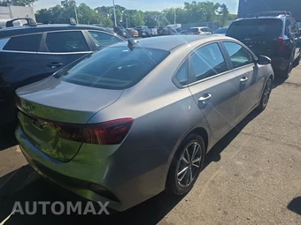 2024 Kia Forte LXS - miniatura 4