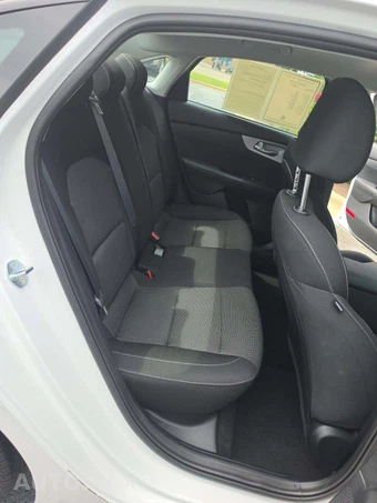 2024 Kia Forte LXS - miniatura 13