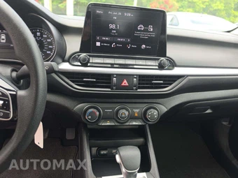 2024 Kia Forte LXS - miniatura 7