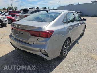 2024 Kia Forte LXS - miniatura 3
