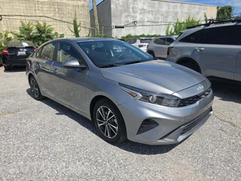 2024 Kia Forte LXS - miniatura 4