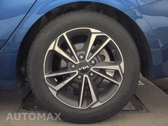 2024 Kia Forte LXS - miniatura 12