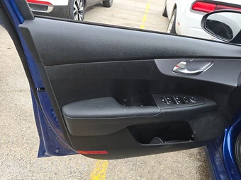 2024 Kia Forte LXS - miniatura 15