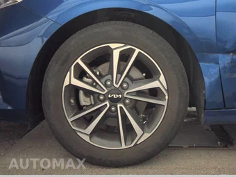 2024 Kia Forte LXS - miniatura 9
