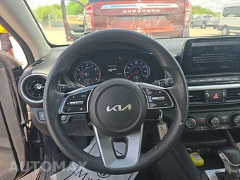 2024 Kia Forte LXS - miniatura 10